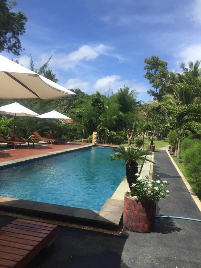 Red Island Villas Banyuwangi  Exterior photo