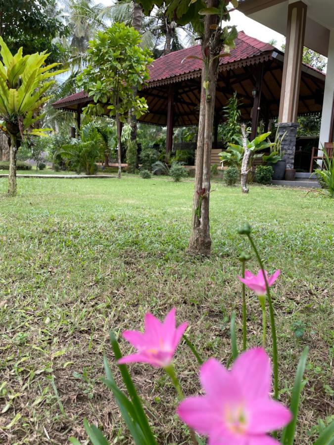 Red Island Villas Banyuwangi  Exterior photo