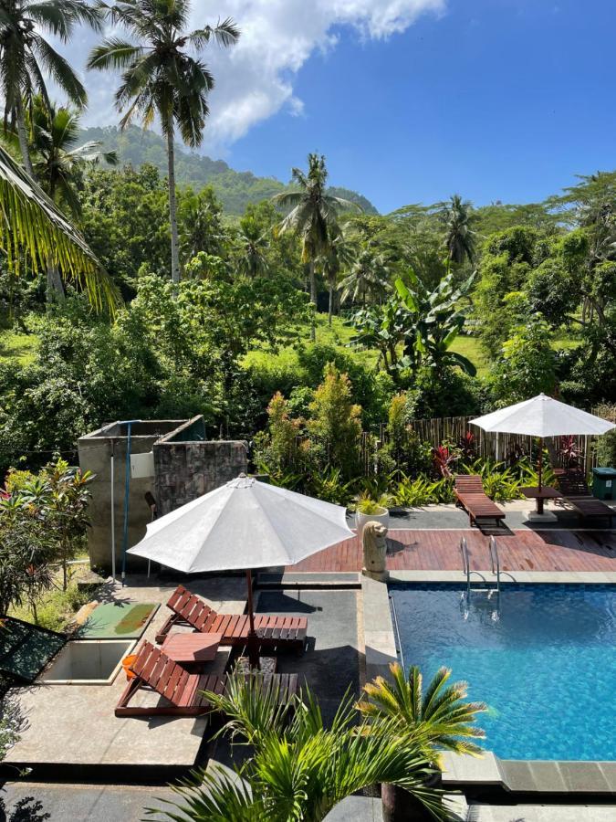 Red Island Villas Banyuwangi  Exterior photo