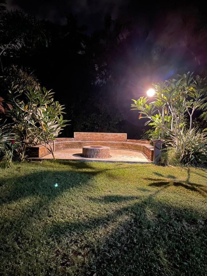 Red Island Villas Banyuwangi  Exterior photo