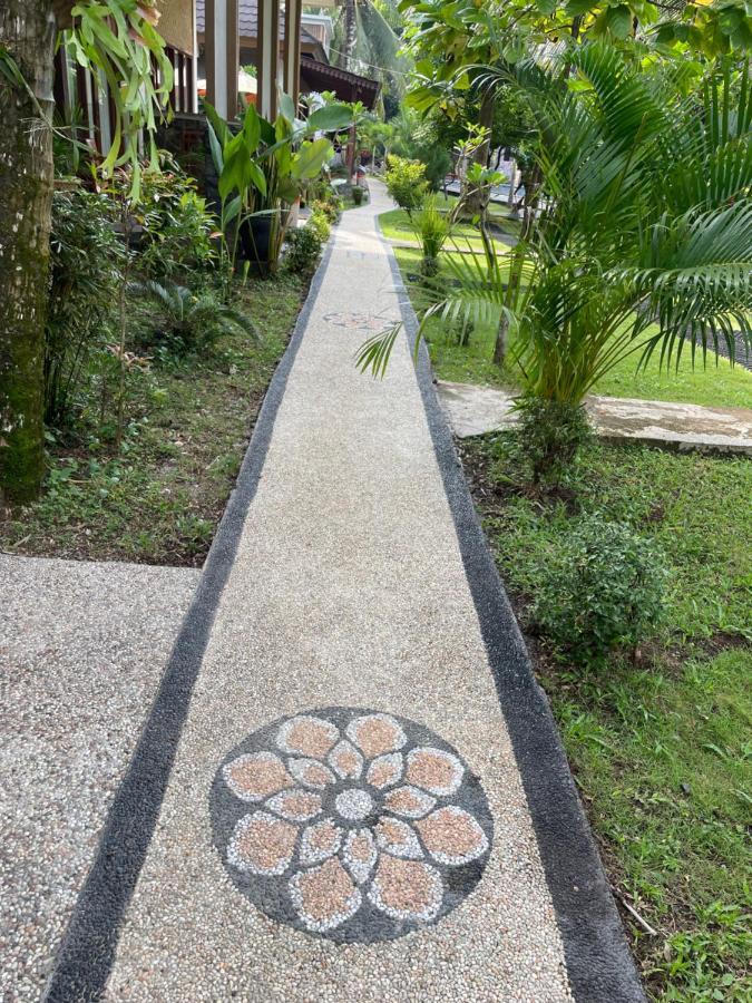 Red Island Villas Banyuwangi  Exterior photo