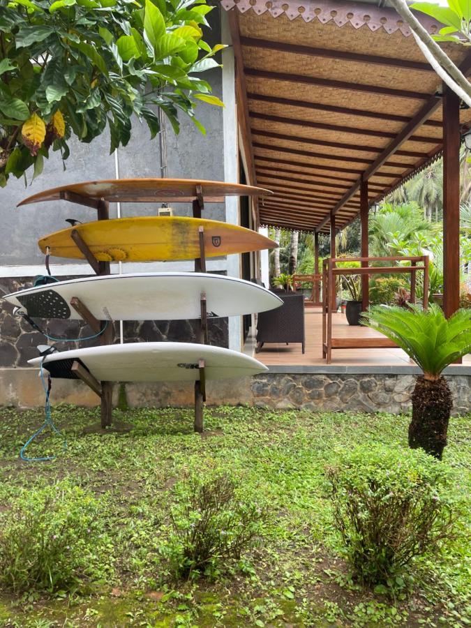 Red Island Villas Banyuwangi  Exterior photo