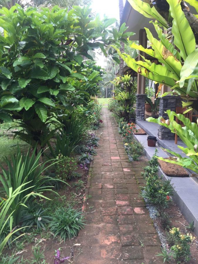Red Island Villas Banyuwangi  Exterior photo